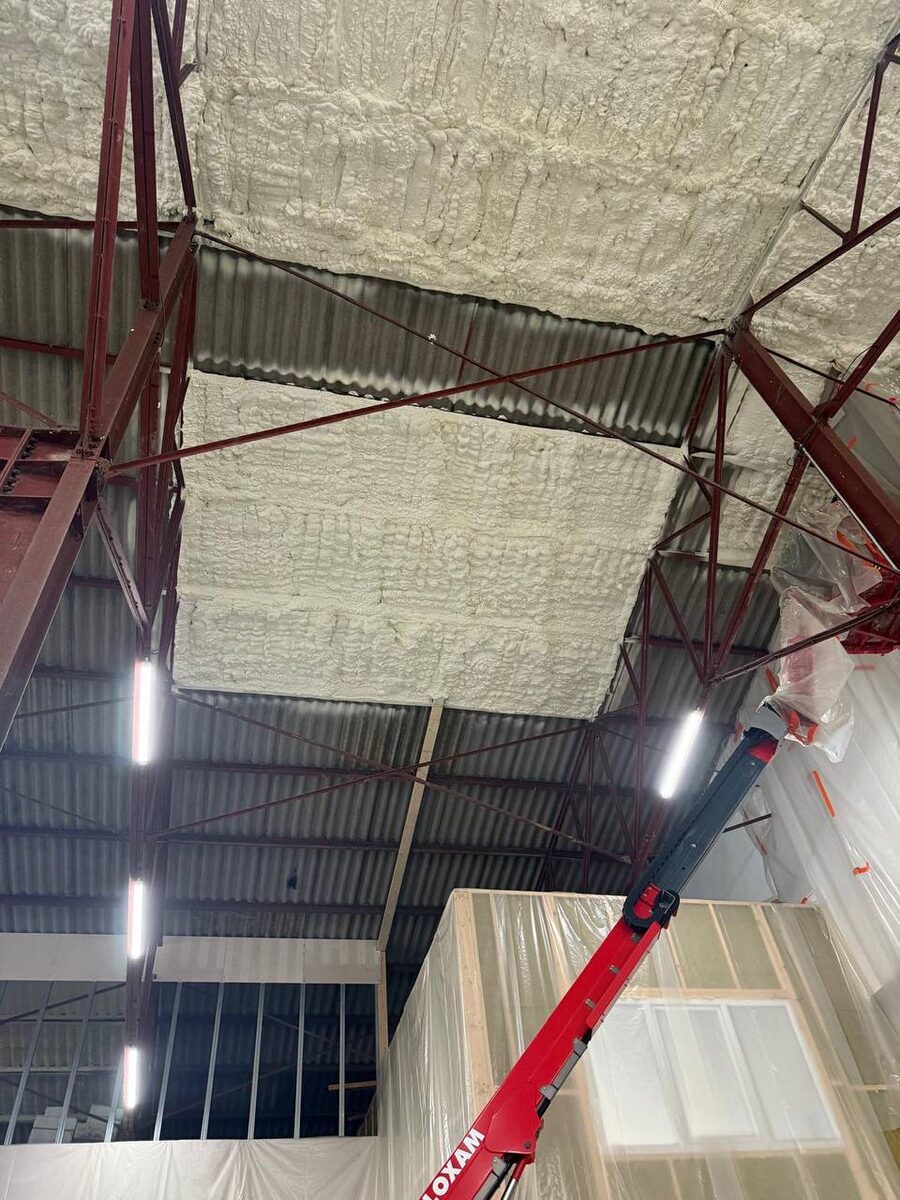 Isolation projetée polyuréthane - chantier Ovalpro