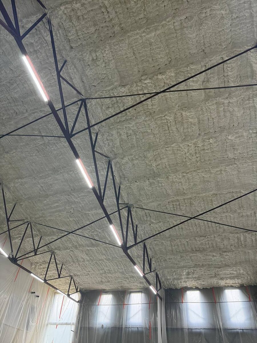 Isolation projetée polyuréthane - chantier Ovalpro