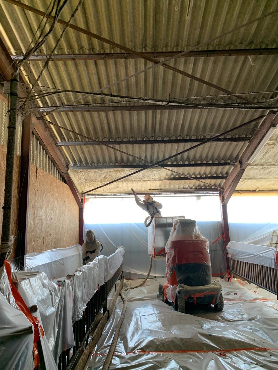 Isolation projetée polyuréthane - chantier Ovalpro