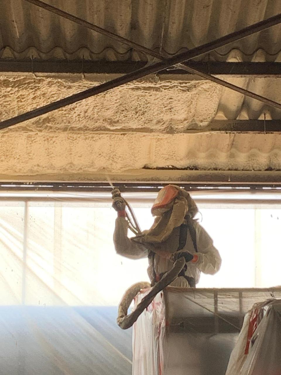 Isolation projetée polyuréthane - chantier Ovalpro